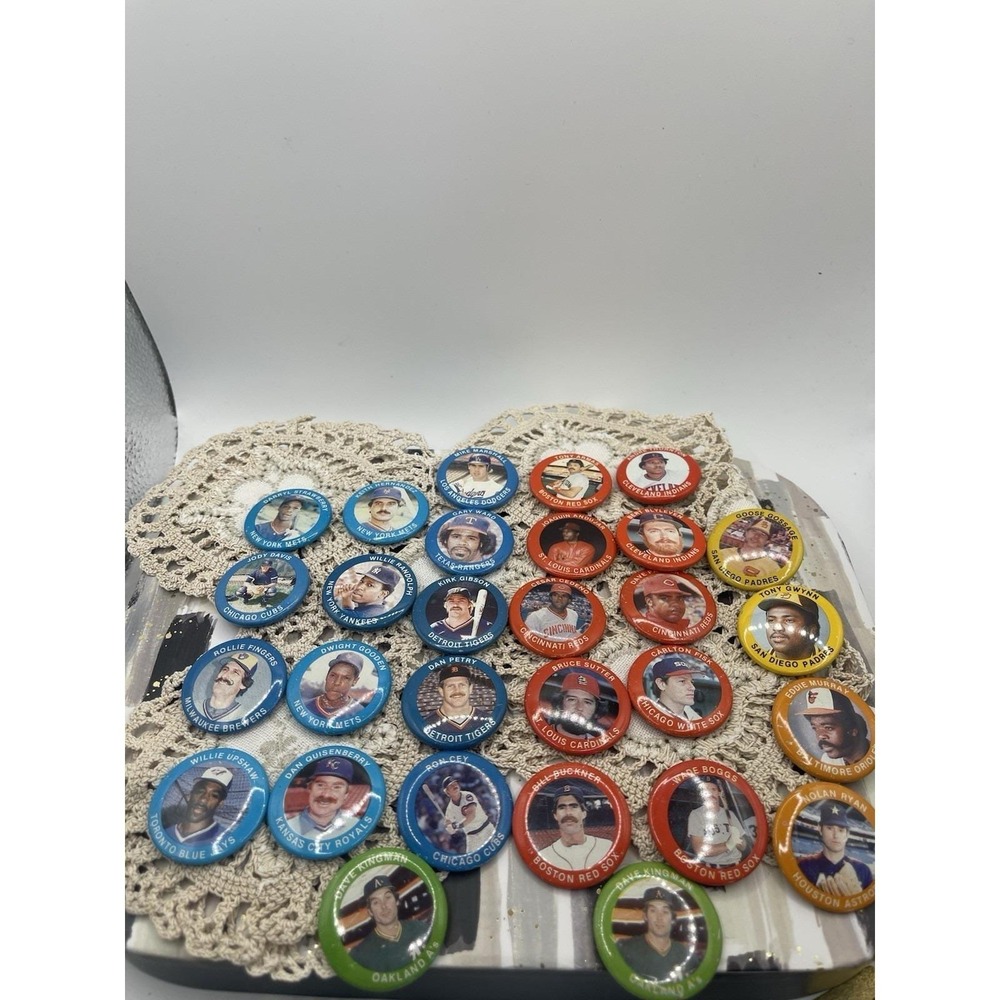1984‎ Fun Foods Baseball Buttons Lot